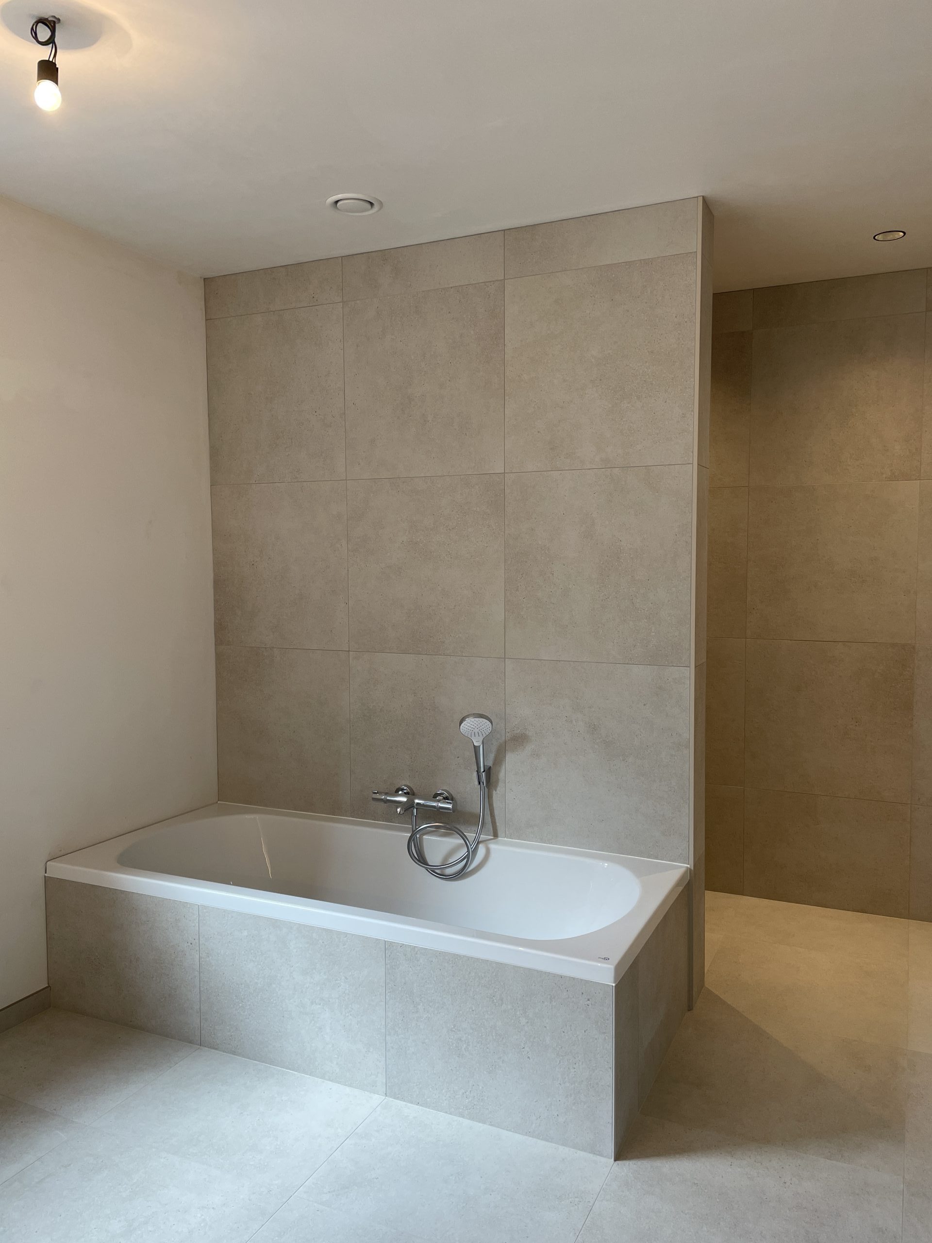 23 20230324_120901517_iOS