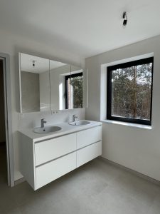 21 20230325_140459889_iOS