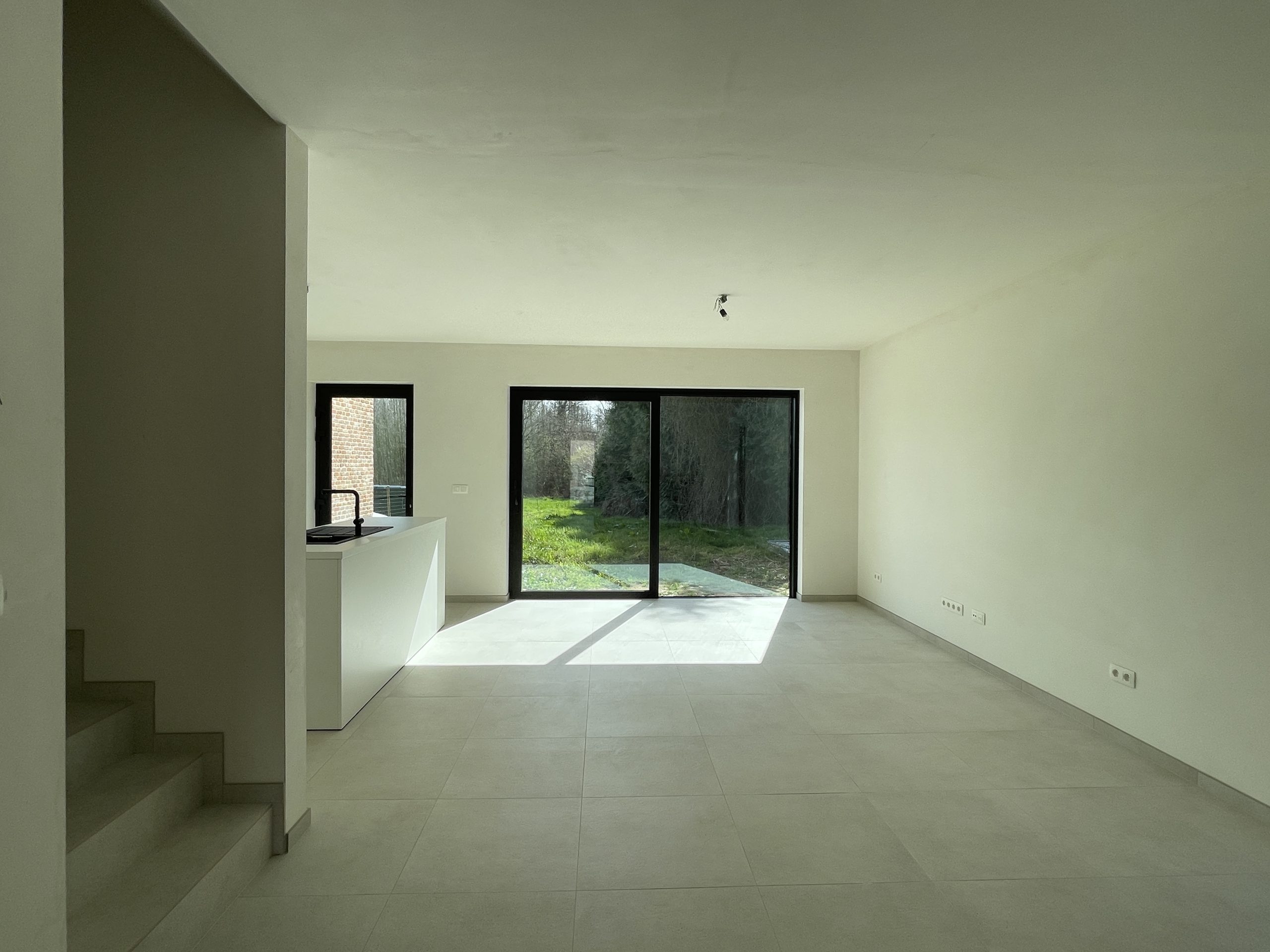 8 20230324_121606091_iOS